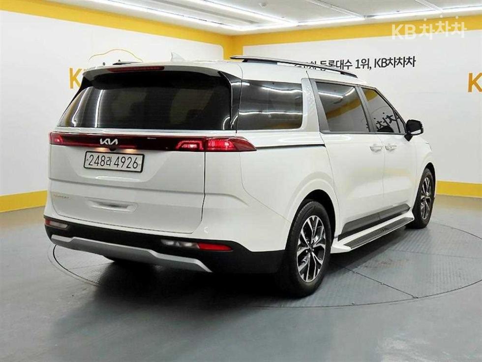 2022 - kia carnival