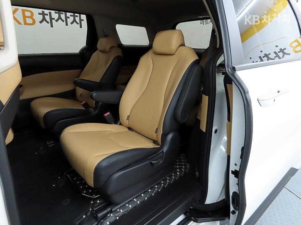 2022 - kia carnival