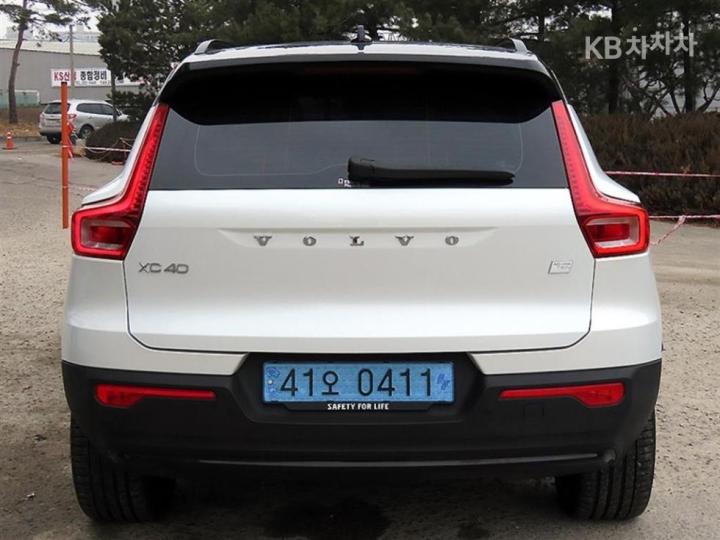 Volvo XC40 Recharge Twin Ultimate Base Type — фото 4