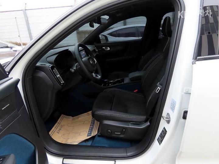 Volvo XC40 Recharge Twin Ultimate Base Type — фото 5