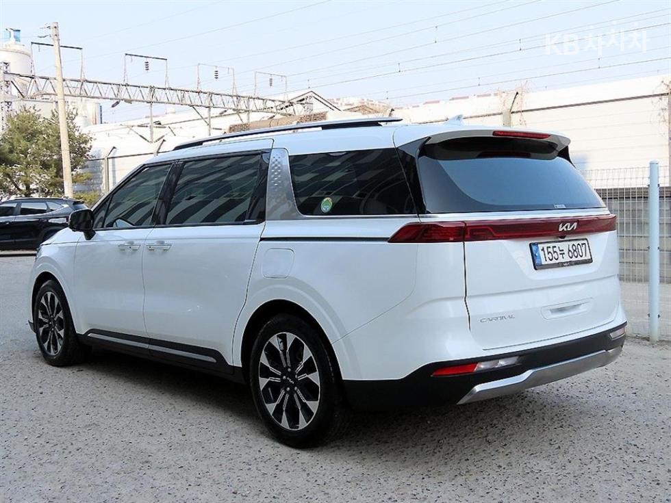 2023 - kia carnival