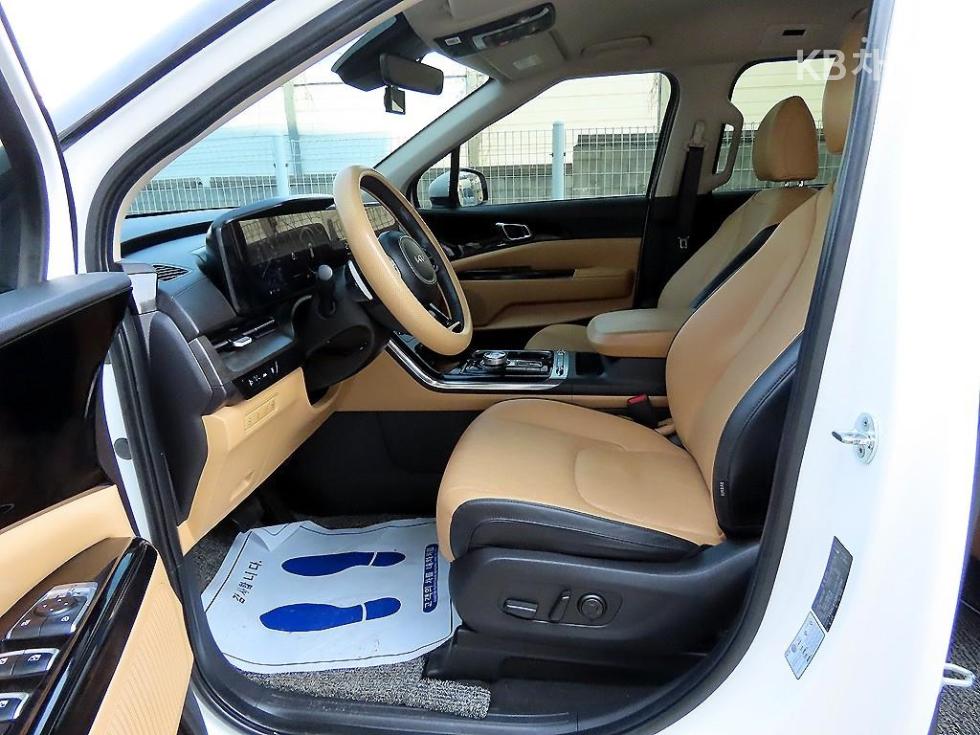 2023 - kia carnival