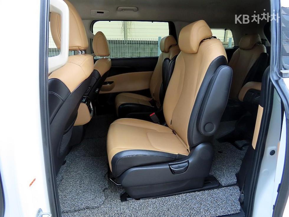 2023 - kia carnival