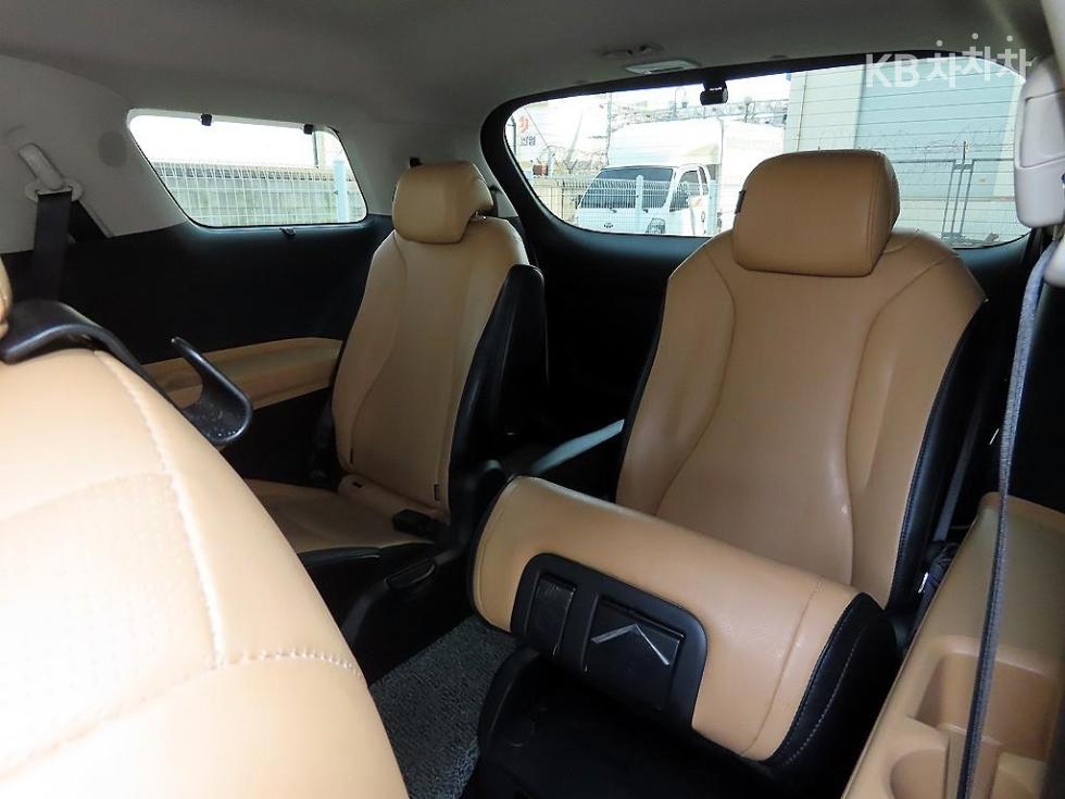 2023 - kia carnival
