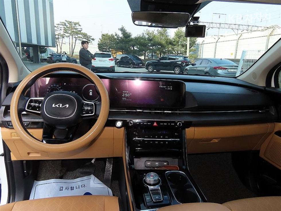 2023 - kia carnival
