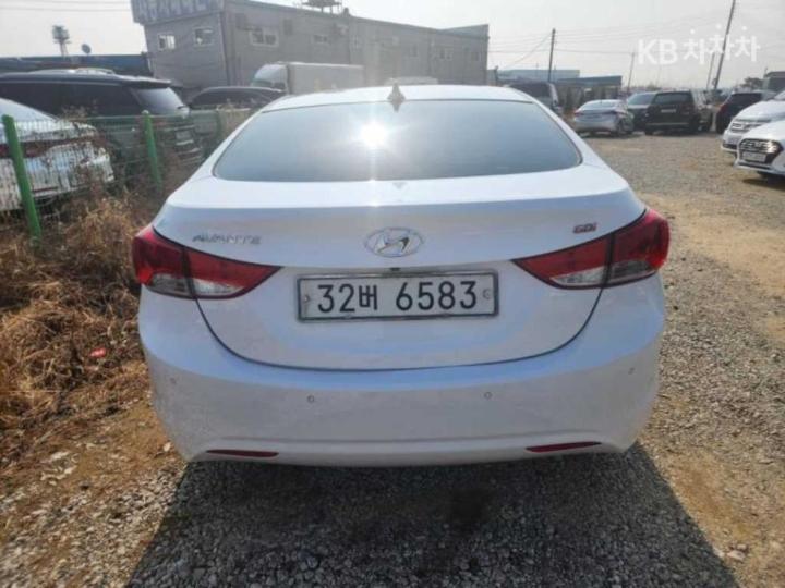 Hyundai Avante MD M16 GDI New 3