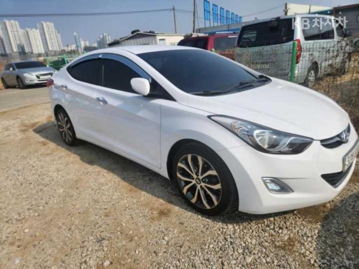 Hyundai Avante MD M16 GDI New 4