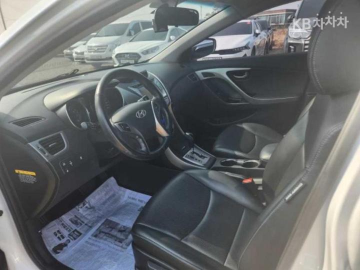 Hyundai Avante MD M16 GDI New 8