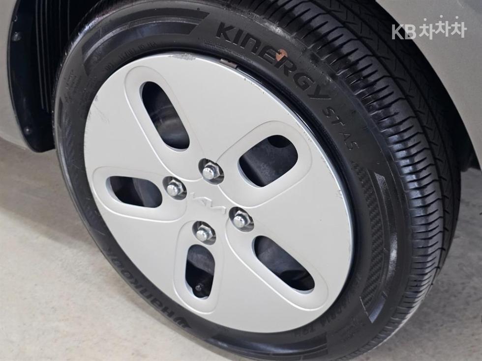 2023 - kia kia