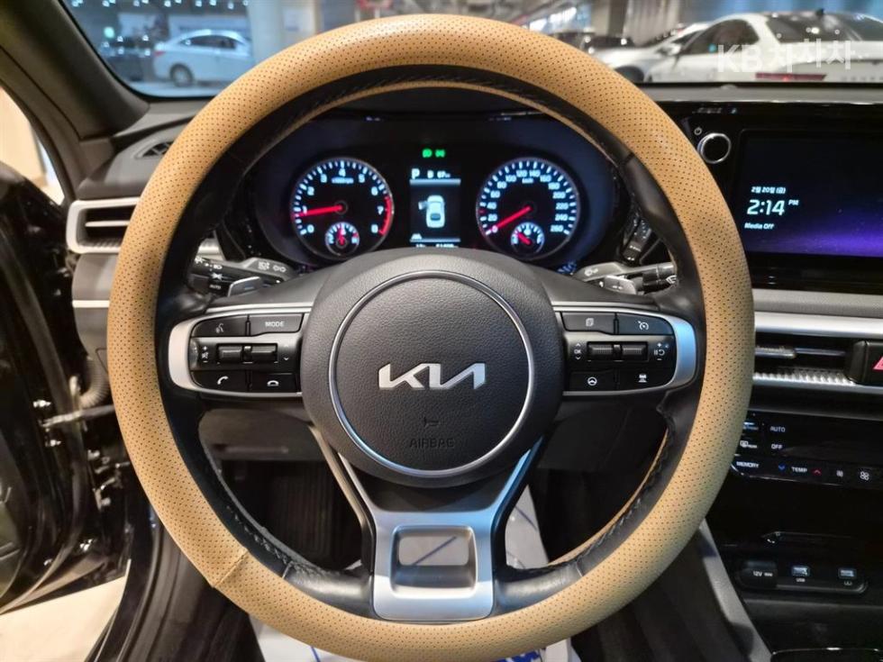 2022 - kia k5