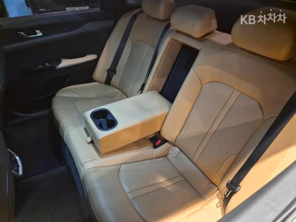 2022 - kia k5