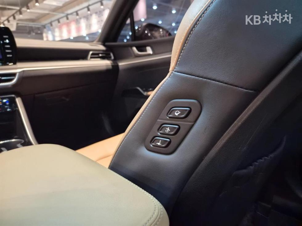2022 - kia k5