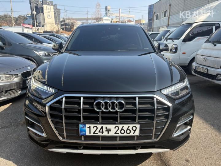 Audi Q5 FY 45 TFSI Quattro Premium 2
