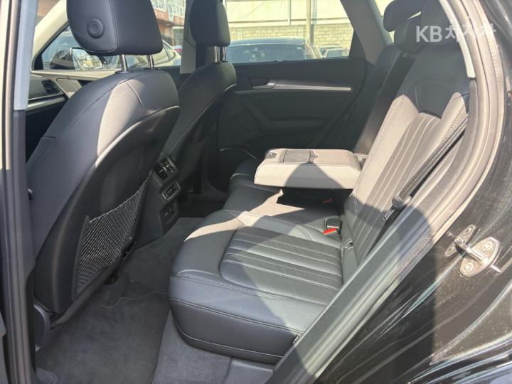 Audi Q5 FY 45 TFSI Quattro Premium 9