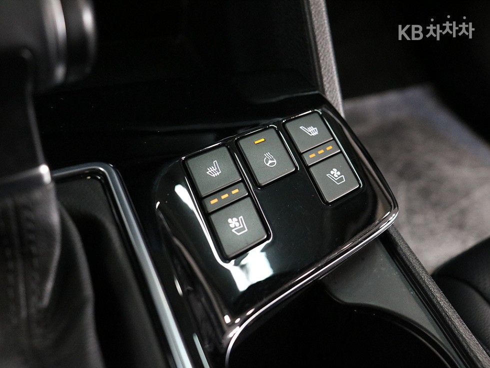 2023 - kia sportage