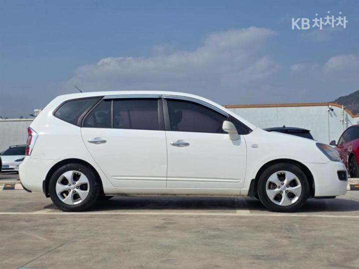Kia Carens New 2.0 LPI GX Premium Type 8