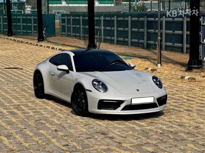 Porsche Carrera 911 992 6