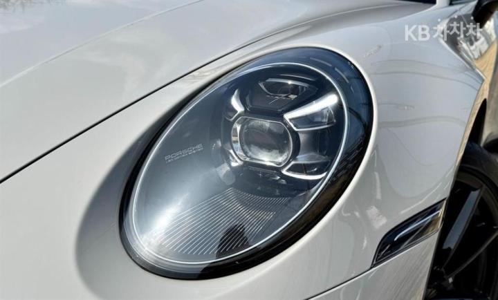 Porsche Carrera 911 992 7