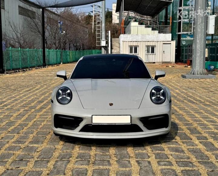 Porsche Carrera 911 992 8