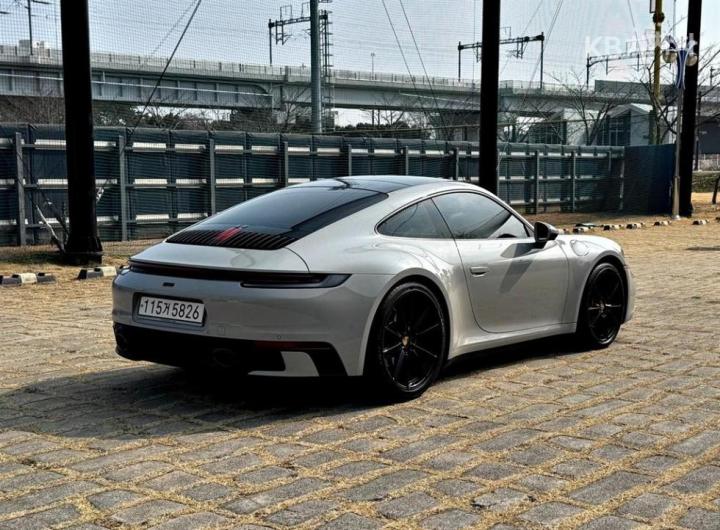 Porsche Carrera 911 992 9