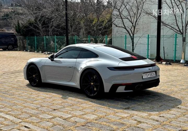 Porsche Carrera 911 992 10