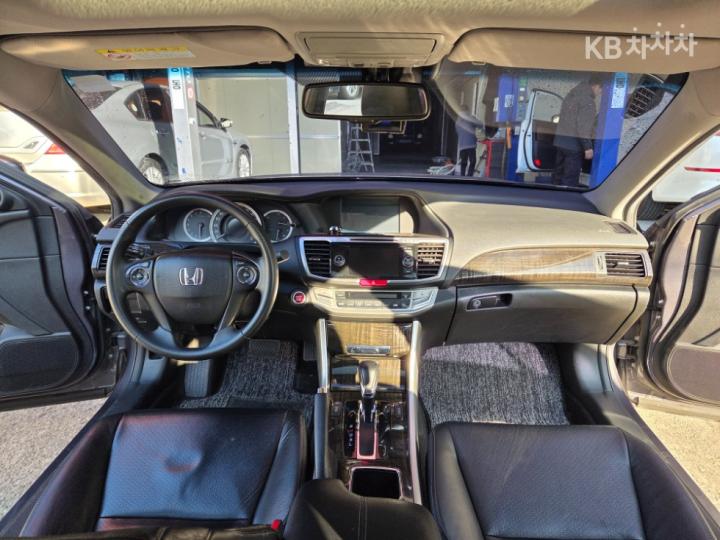 Honda Accord 2.4 Sedan 2008-2012 7