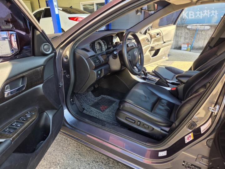 Honda Accord 2.4 Sedan 2008-2012 8