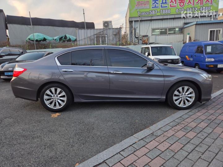 Honda Accord 2.4 Sedan 2008-2012 5