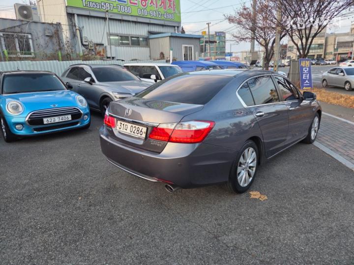 Honda Accord 2.4 Sedan 2008-2012 4