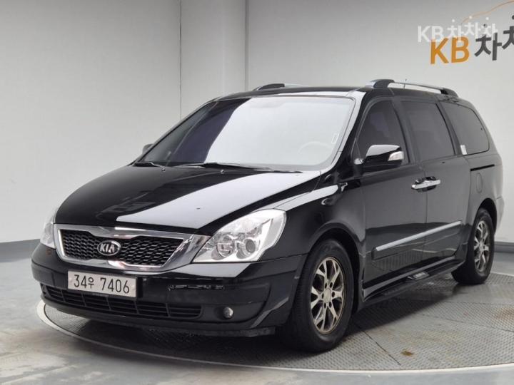 Kia Carnival R New Limousine GLX Top Model 2