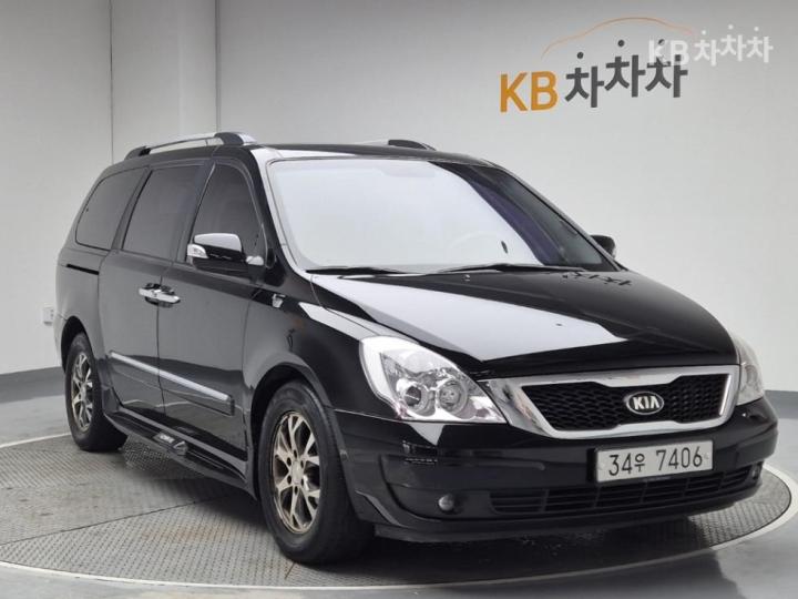 Kia Carnival R New Limousine GLX Top Model 5