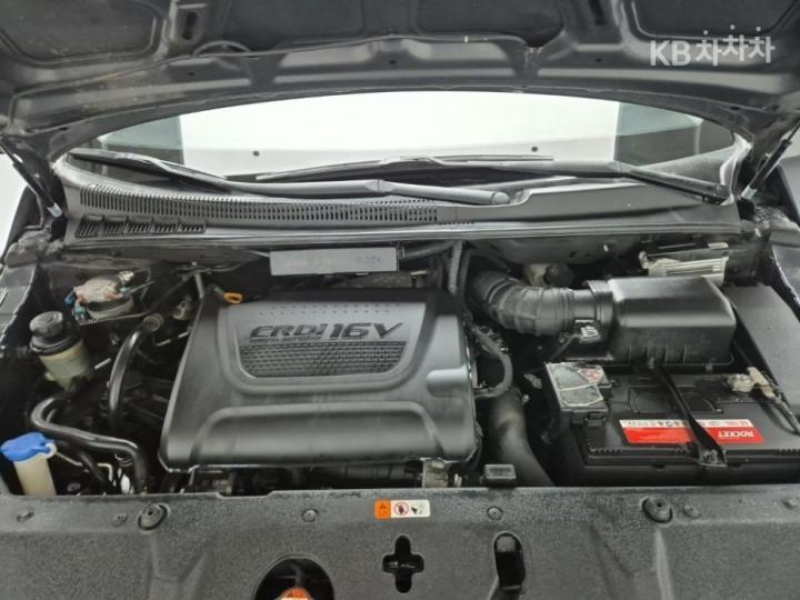 Kia Carnival R New Limousine GLX Top Model 6