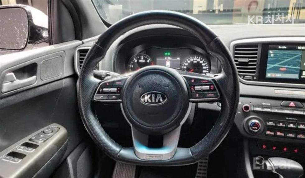 2021 - kia sportage