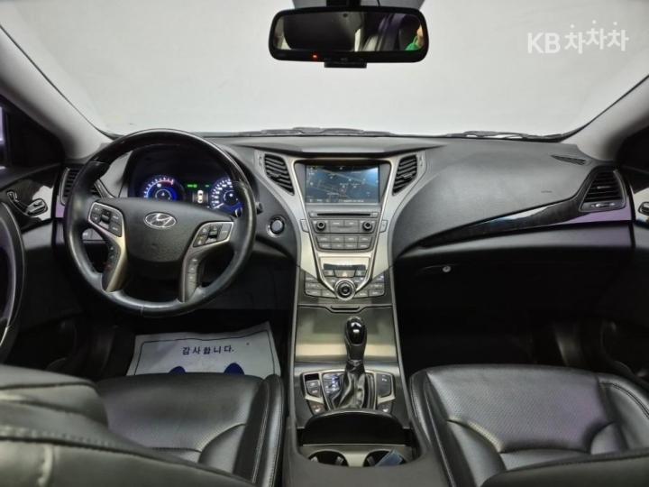 Hyundai Grandeur Hybrid Premium 9