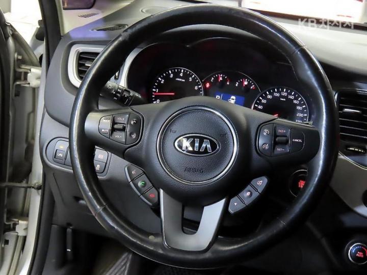 Kia Carens 2.0 LPi Prestige 9