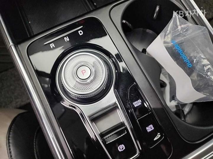 Kia Carnival Hybrid 1.6 HEV Noblesse 9