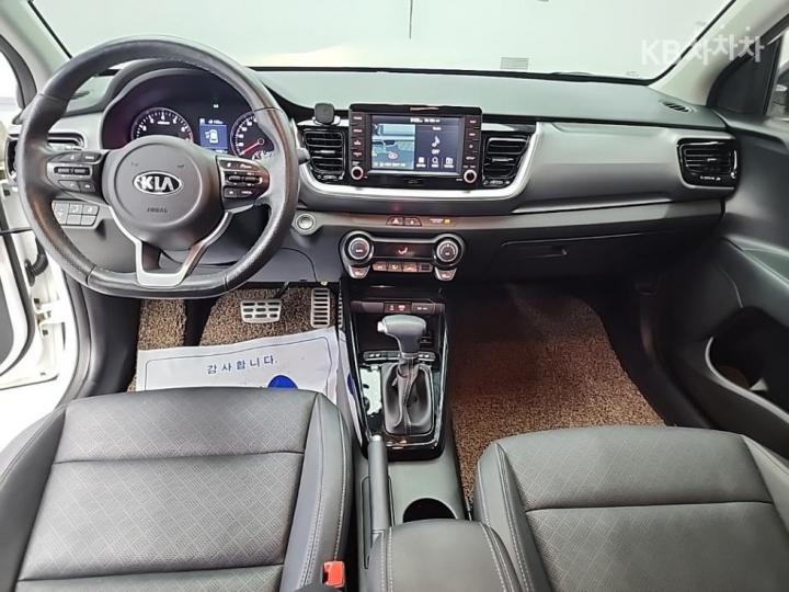 Kia Stonic Gasoline 1.4 MPI Prestige 8