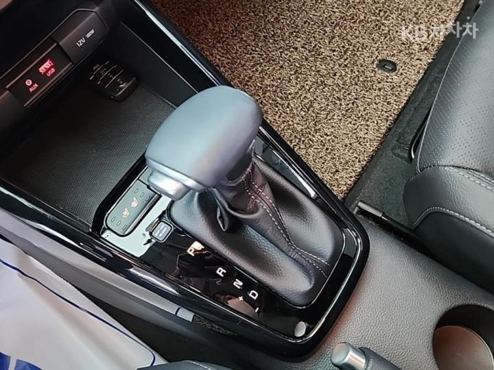 Kia Stonic Gasoline 1.4 MPI Prestige 9