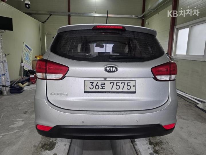 Kia Carens 1.7 VGT Prestige 5