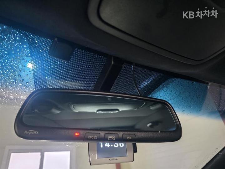 Kia Carens 1.7 VGT Prestige 9