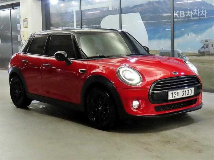 Mini Cooper 5 Duo 1.5 High Trim 2