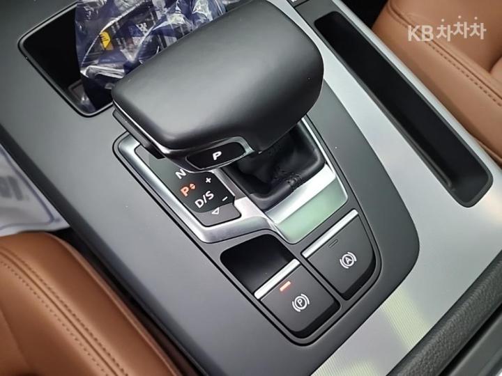 Audi Q5 FY 40 TDI quattro Base Type 9