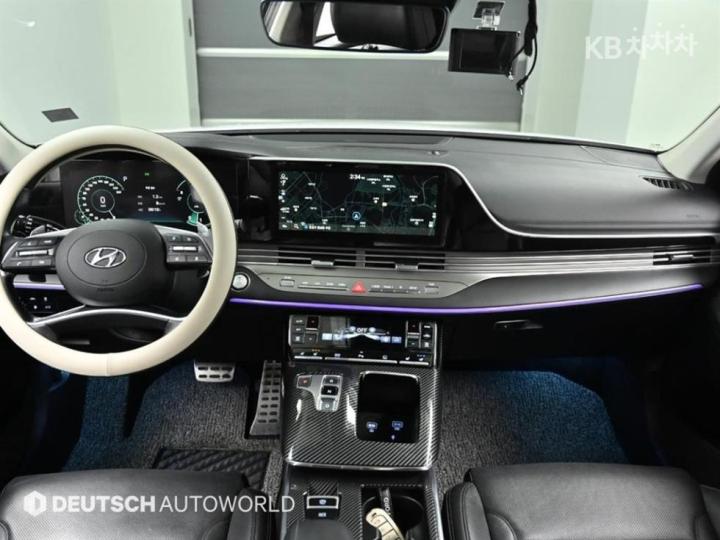 Hyundai Grandeur LPi 3.0 Premium Choice 8