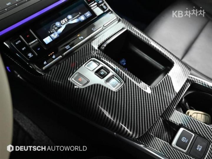 Hyundai Grandeur LPi 3.0 Premium Choice 10