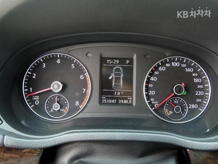 Volkswagen Passat 1.8 TSI Base Type 9