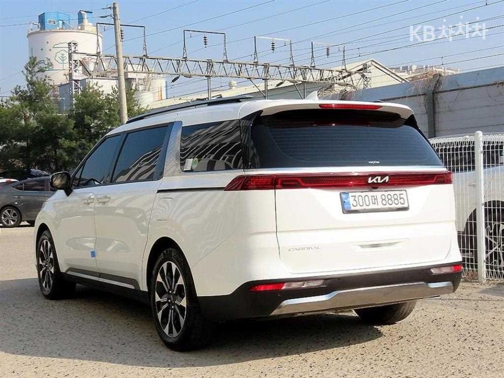 2023 - kia carnival