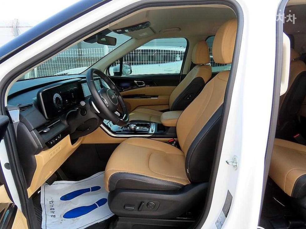 2023 - kia carnival
