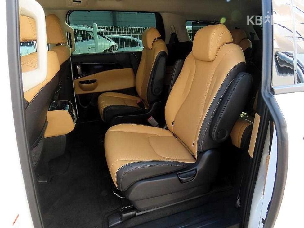 2023 - kia carnival