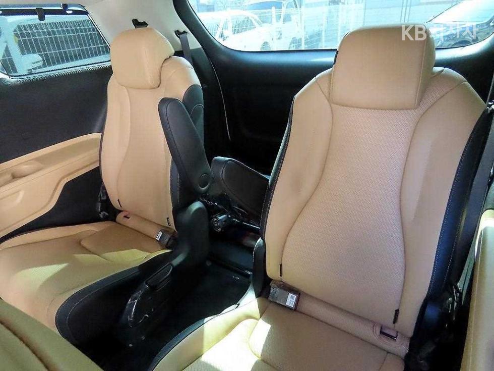 2023 - kia carnival