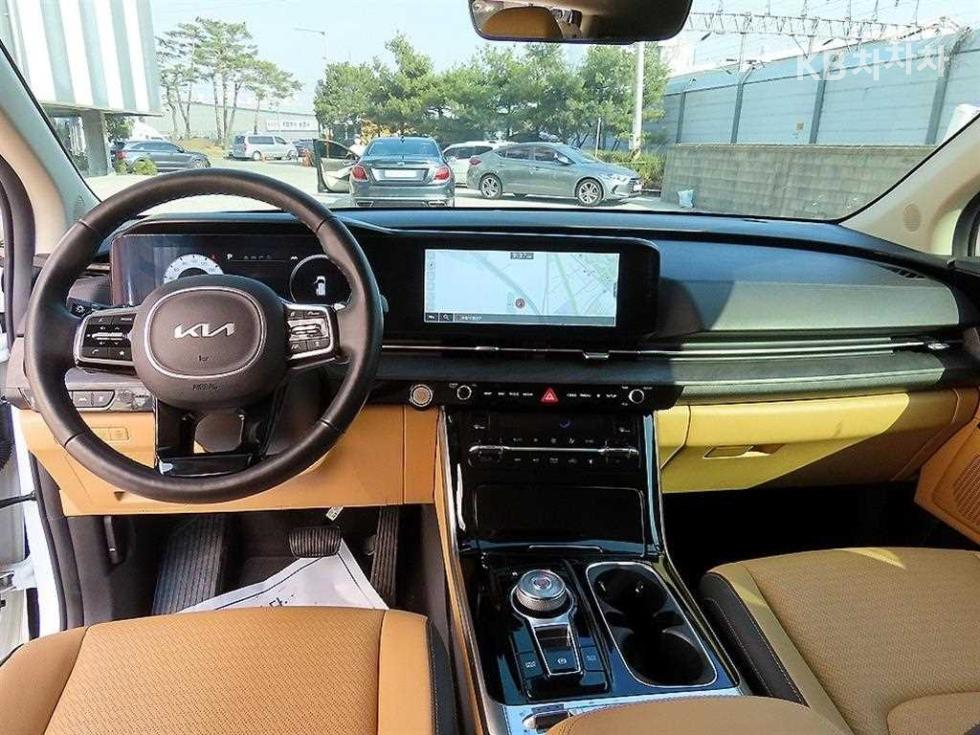 2023 - kia carnival